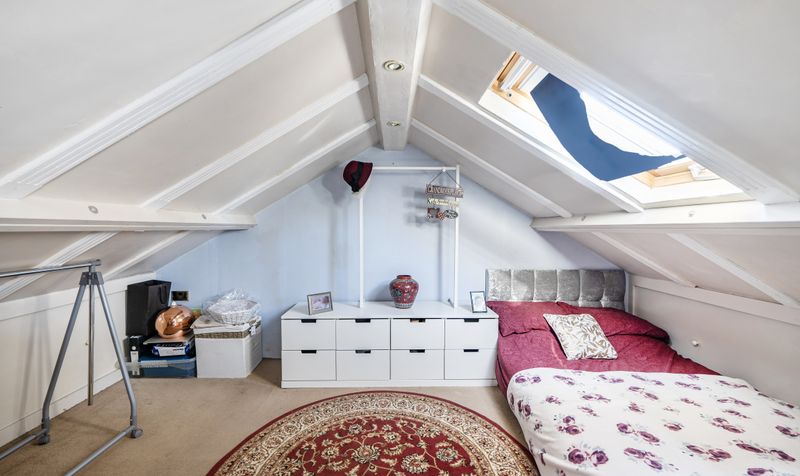 Broome Close, Headley, KT18