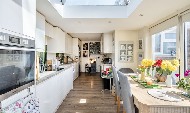 Broome Close, Headley, KT18