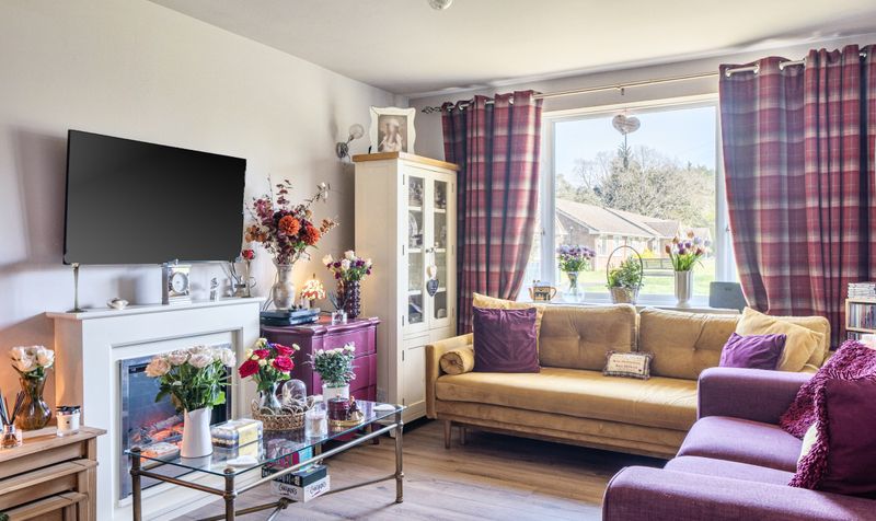 Broome Close, Headley, KT18