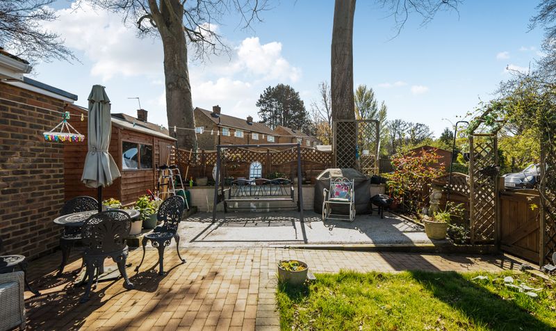 Broome Close, Headley, KT18