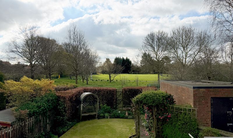 Shepherds Lane, Newton, CH2