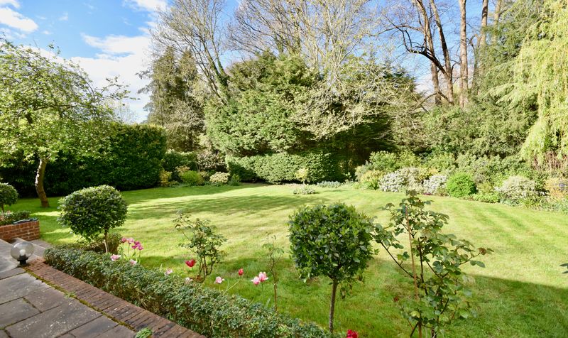 Headley Road, Leatherhead, KT22