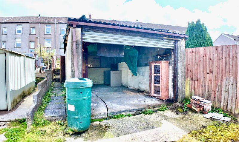 garage at 9 Gellideg street, Maesycwmmer, Maesycwmmer
