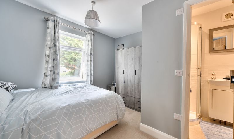 Kingston Road, Leatherhead, KT22