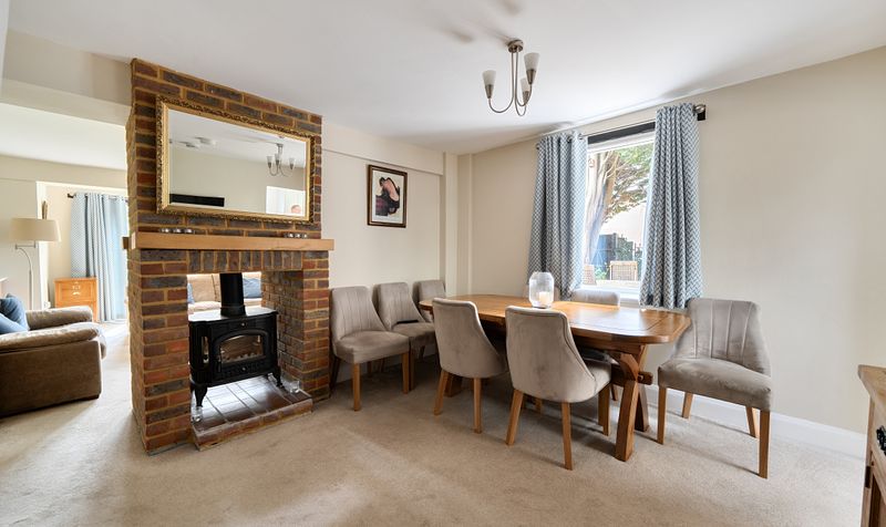 Kingston Road, Leatherhead, KT22