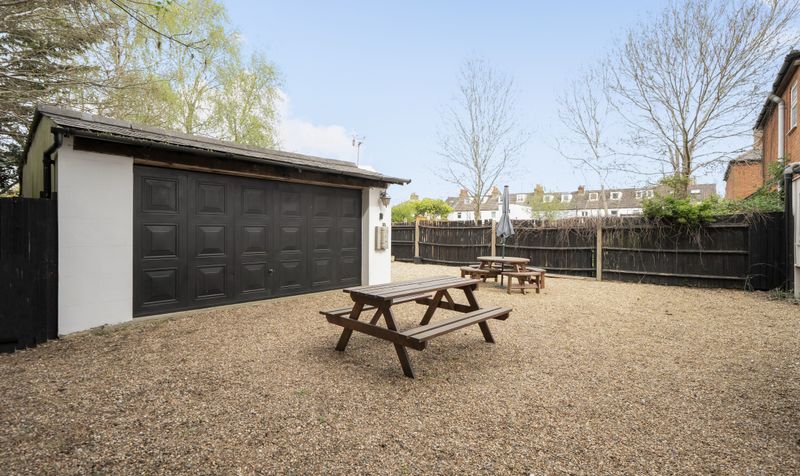 Kingston Road, Leatherhead, KT22