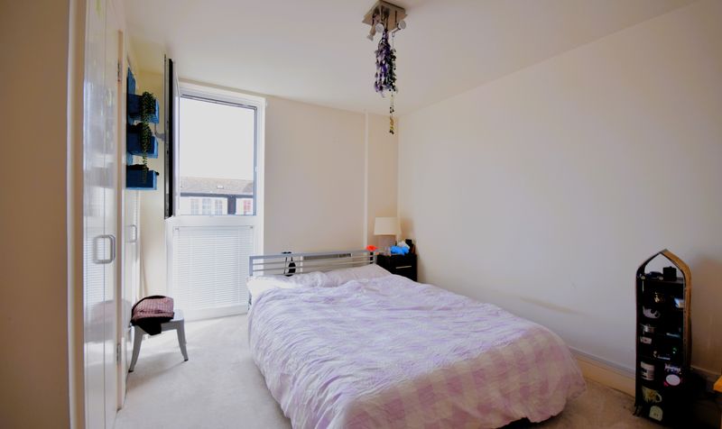 The Oaks Square, Epsom, KT19