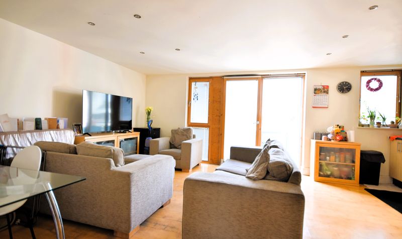 The Oaks Square, Epsom, KT19
