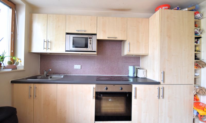 The Oaks Square, Epsom, KT19