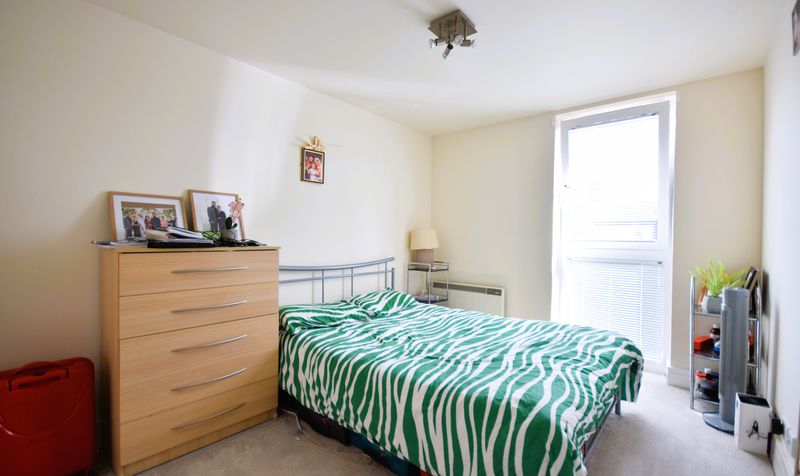 The Oaks Square, Epsom, KT19