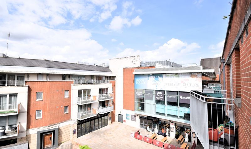 The Oaks Square, Epsom, KT19