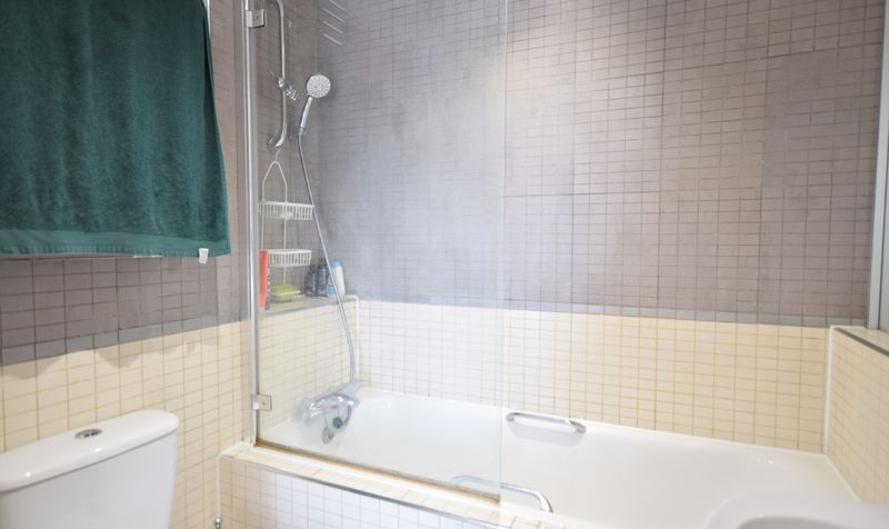 The Oaks Square, Epsom, KT19