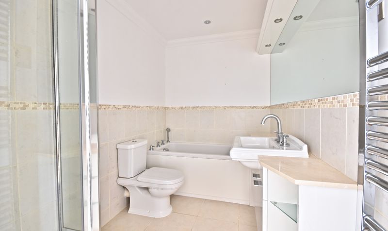 Guildford Road, Fetcham, KT22