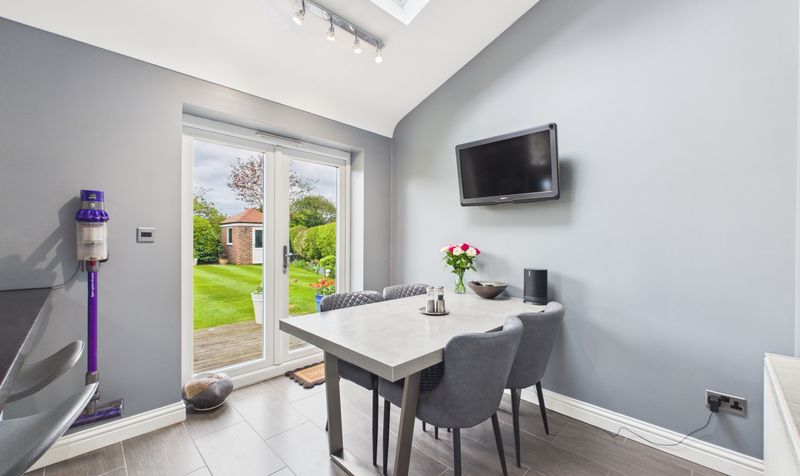 Maytree Avenue, Vicars Cross, CH3