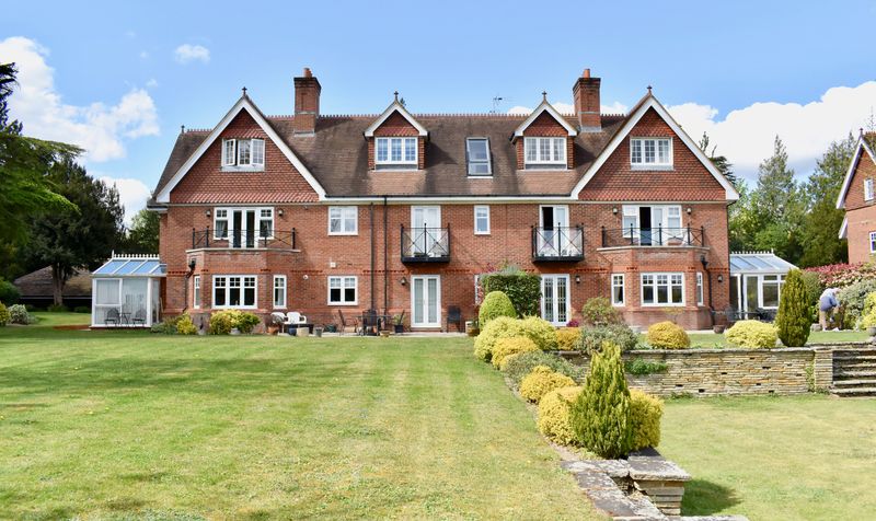 Guildford Road, Fetcham, KT22