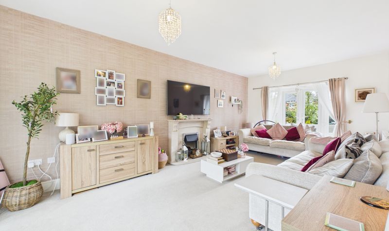 Llys Clark, Caergwrle, LL12