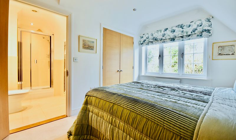 Guildford Road, Fetcham, KT22