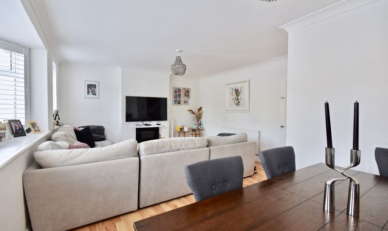 Craddocks Parade, Ashtead, KT21