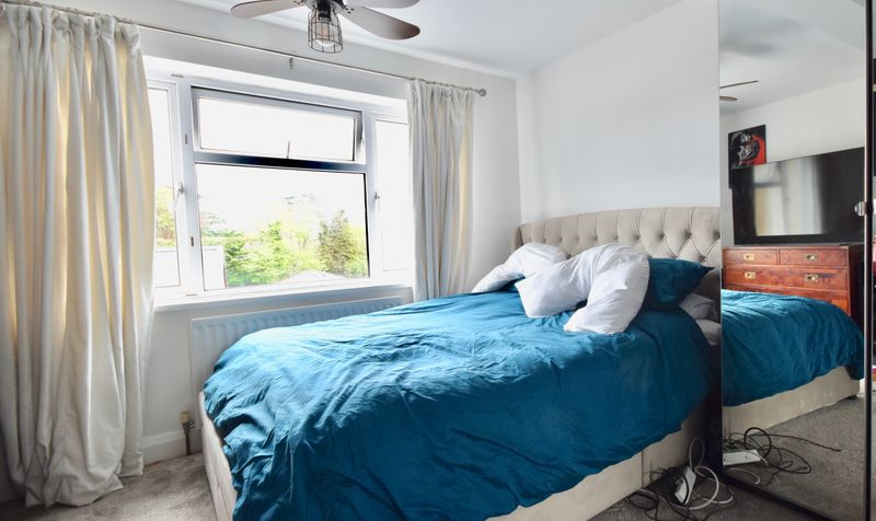 Craddocks Parade, Ashtead, KT21