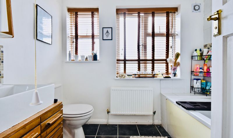 Craddocks Parade, Ashtead, KT21
