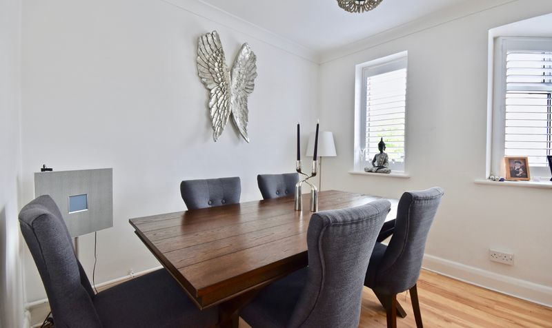 Craddocks Parade, Ashtead, KT21
