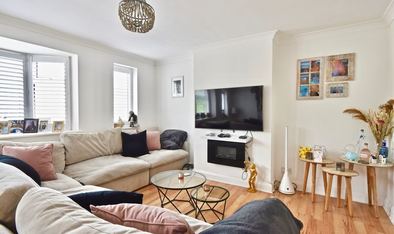 Craddocks Parade, Ashtead, KT21