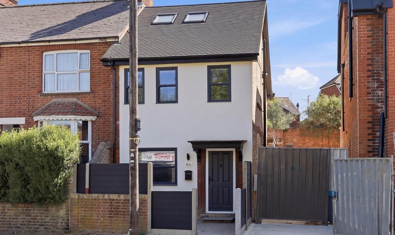 3 Bedroom House For Sale &ndash; Whinbush Road, Hitchin, SG5