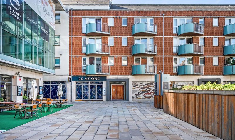 The Oaks Square, Epsom, KT19
