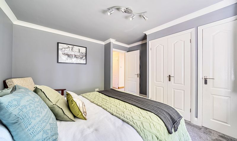 Ellington Way, Epsom, KT18