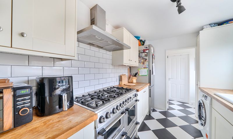 Beaconsfield Place, Epsom, KT17