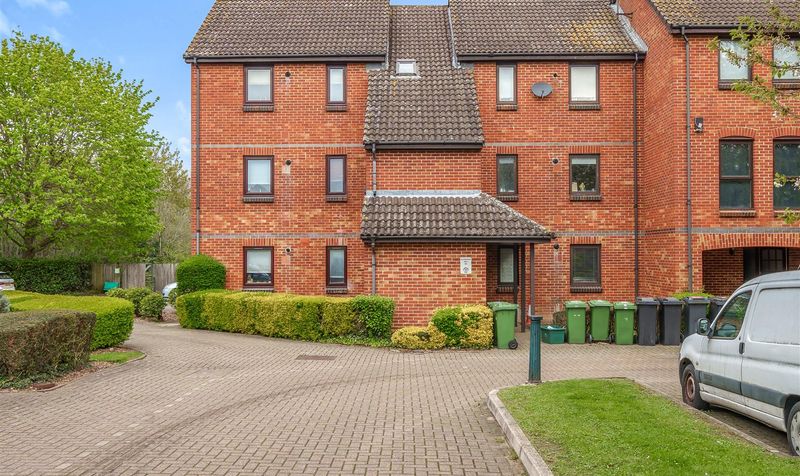 Farriers Close, Epsom, KT17