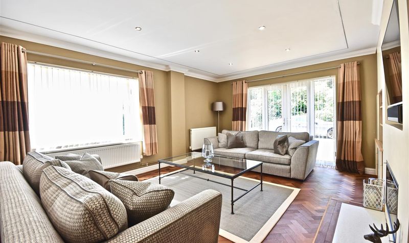 Harriotts Lane, Ashtead, KT21