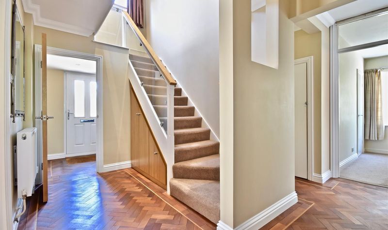 Harriotts Lane, Ashtead, KT21