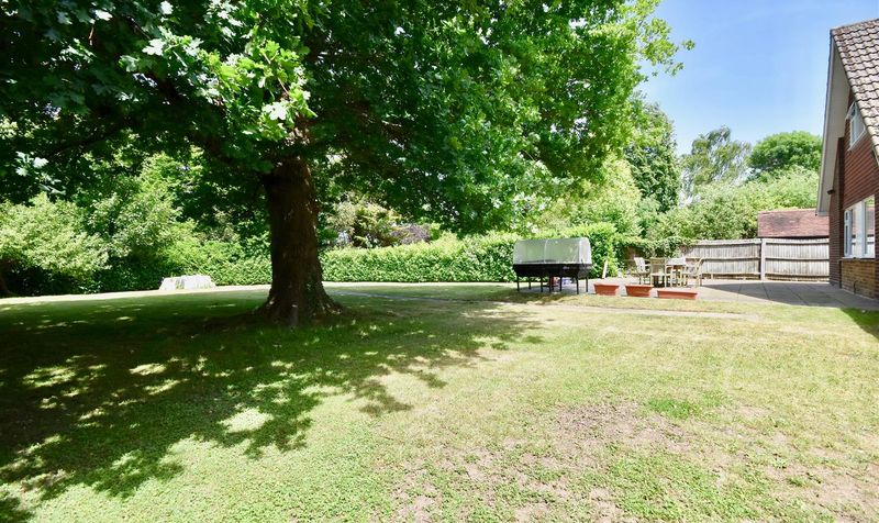 Harriotts Lane, Ashtead, KT21