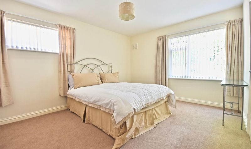 Harriotts Lane, Ashtead, KT21