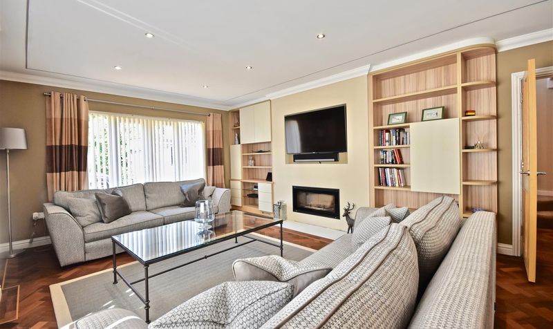 Harriotts Lane, Ashtead, KT21