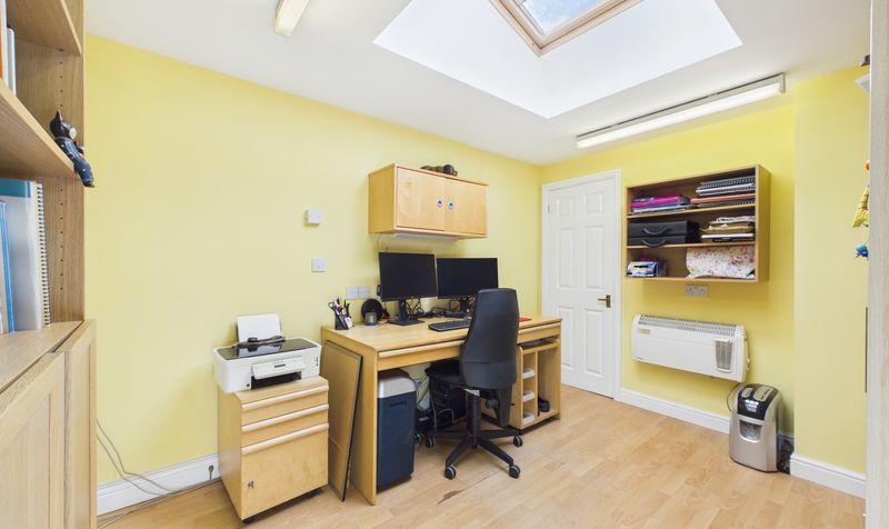 Rushton Drive, Upton, CH2