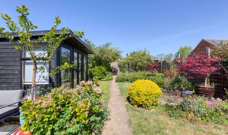 3 Bedroom Bungalow For Sale &ndash; Station Road, Lower Stondon, SG16 2