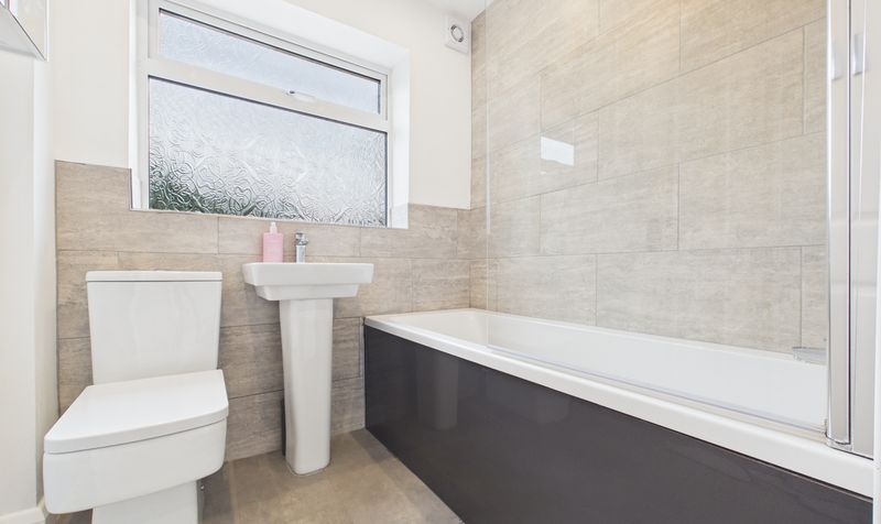 St. James Avenue, Upton, CH2