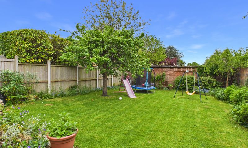 St. James Avenue, Upton, CH2