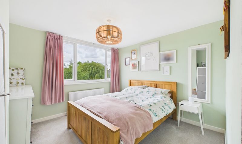 St. James Avenue, Upton, CH2