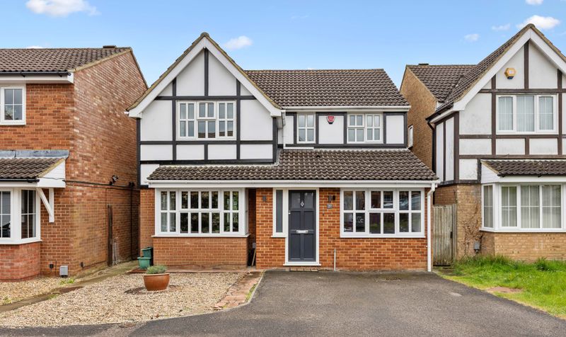 4 Bedroom House For Sale &ndash; Gibson Close, Hitchin, SG4