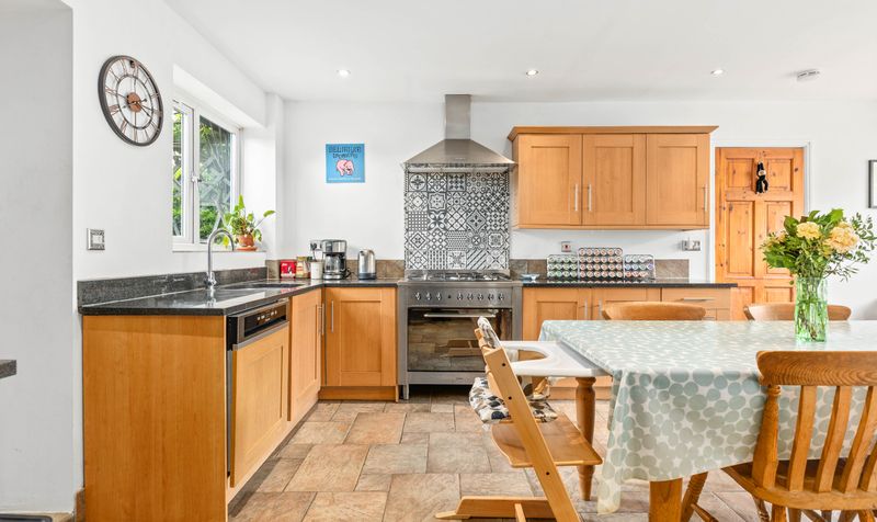 4 Bedroom House For Sale &ndash; Highover Way, Hitchin, SG4 2