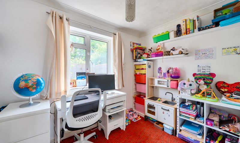 Beaconsfield Place, Epsom, KT17