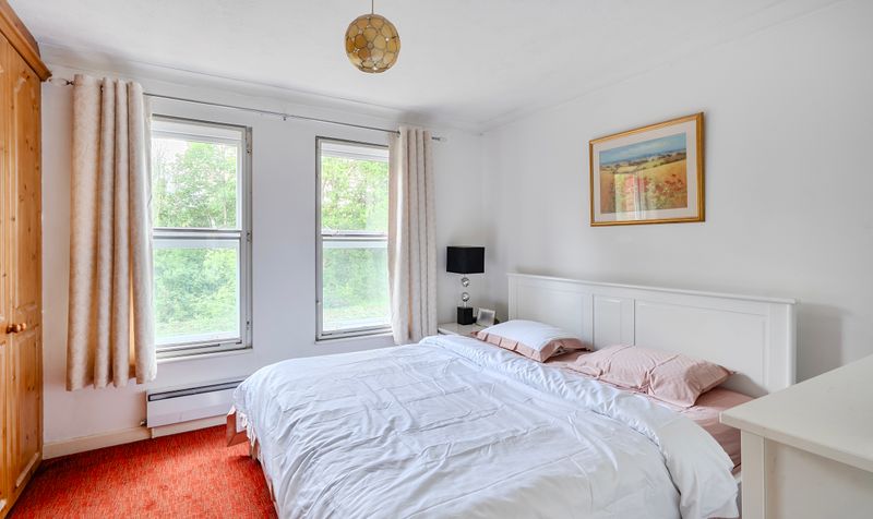 Beaconsfield Place, Epsom, KT17