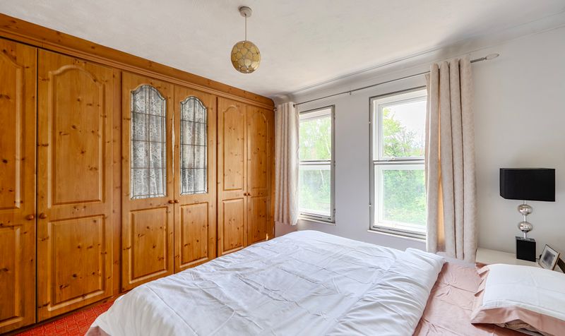Beaconsfield Place, Epsom, KT17