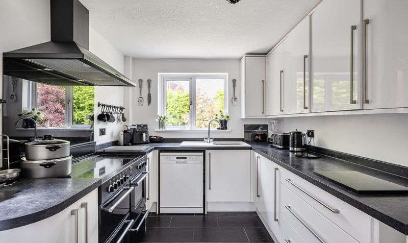 Thurnham Way, Tadworth, KT20