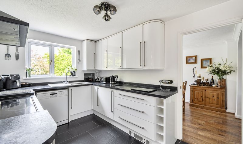 Thurnham Way, Tadworth, KT20