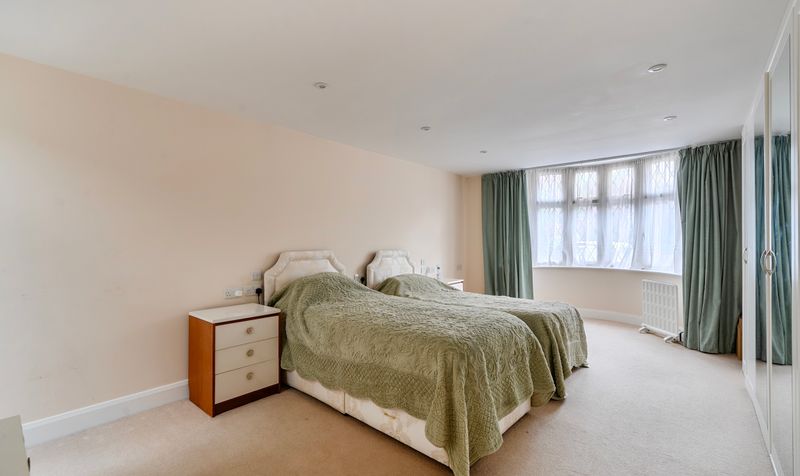 Ewell Downs Road, Epsom, KT17