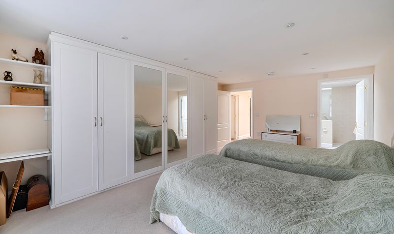 Ewell Downs Road, Epsom, KT17